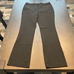 Express size 12L black columnist barely boot mid rise.